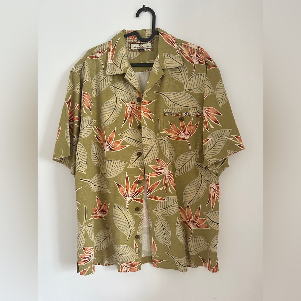 Tommy Bahama Hawaiian Shirt Mens S 100% Silk Green Floral W/Embroidered Crabs